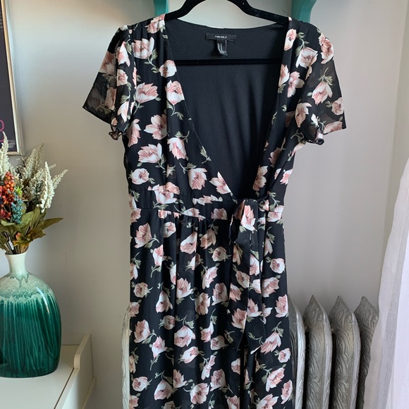 🌸5 FOR $20🌸 Forever 21 black floral wrap dress - Picture 3 of 7